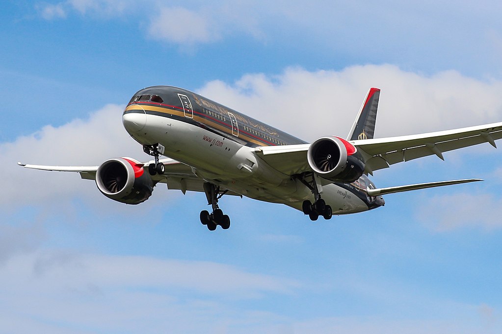 A Royal Jordanian 787 approaching to land.