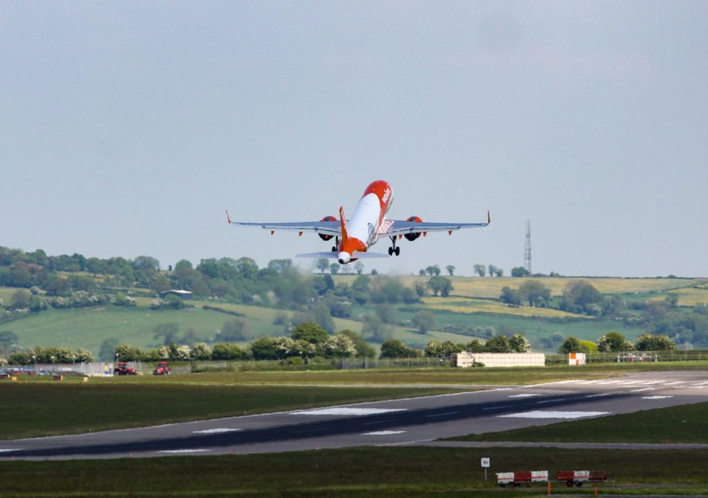 An Easyjet A320neo takes off from Bristol Airport (Image: UK Aviation Media)