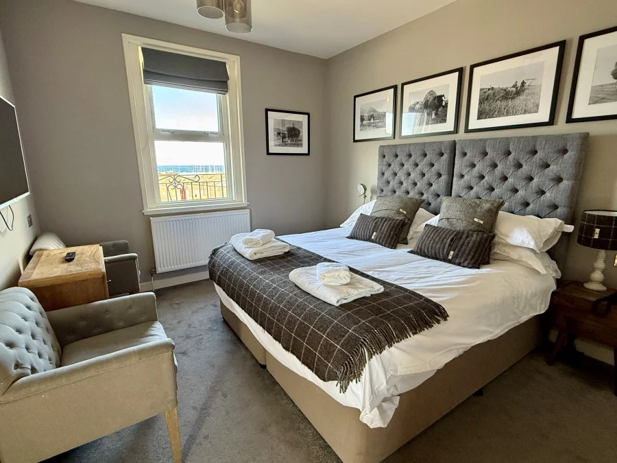The Kirkwall Hotel bedroom