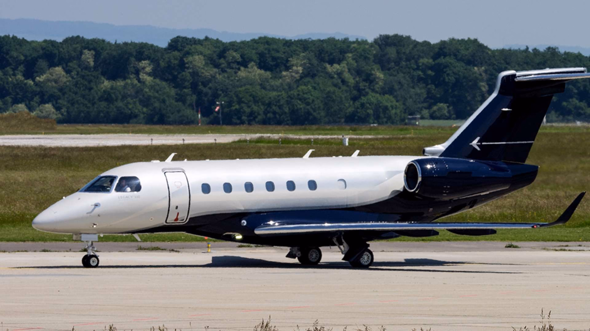 Embraer Legacy 500 Super Midsize Jet for hire in Scotland