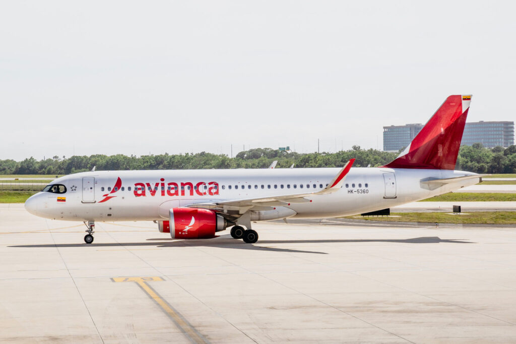 An Avianca A320 on the tarmac.