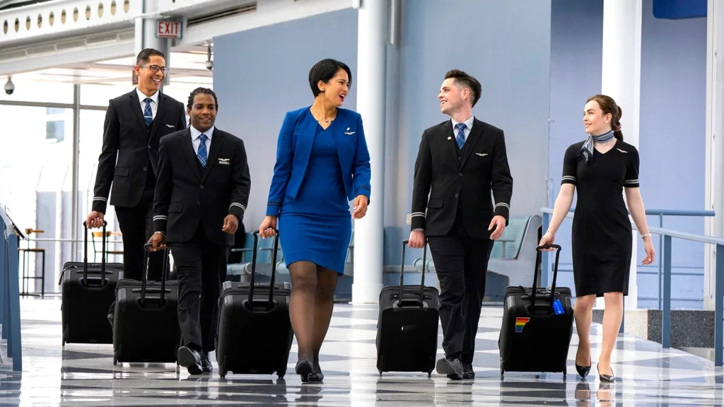 United Airlines Employees Starts Wearing New...